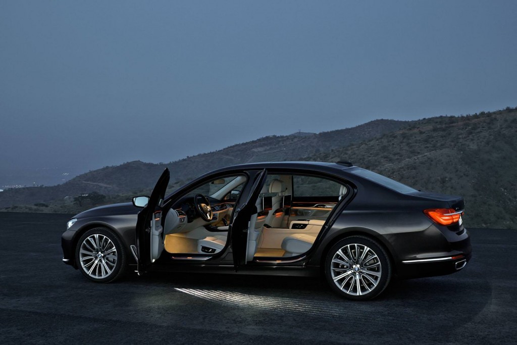 بي ام دبليو BMW 218 I 2017 مواصفات و مميزات و عيوب و أسعار