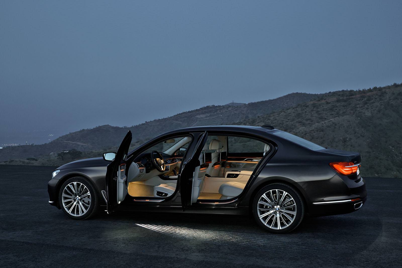بي ام دبليو BMW 218 I 2017 مواصفات و مميزات و عيوب و أسعار
