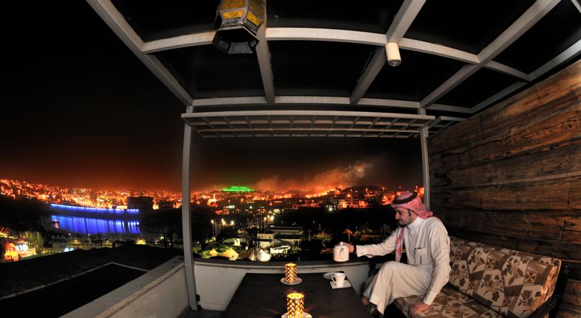 مطعم فى عسير 