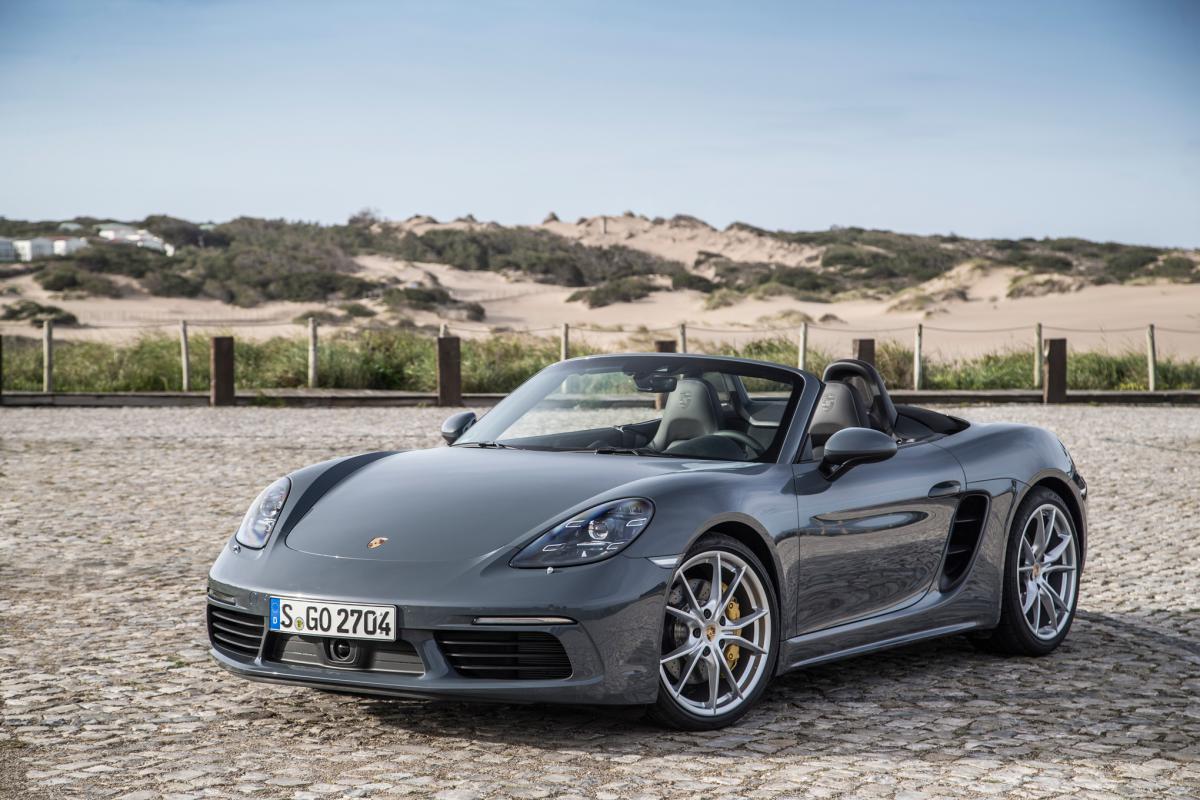 2-Porsche-718-Boxster