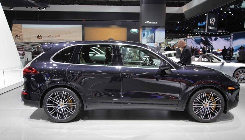 Side-Porsche-Cayenne-Turbo-S-2016